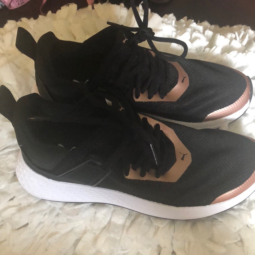 PUMA Sneakers size 6.5